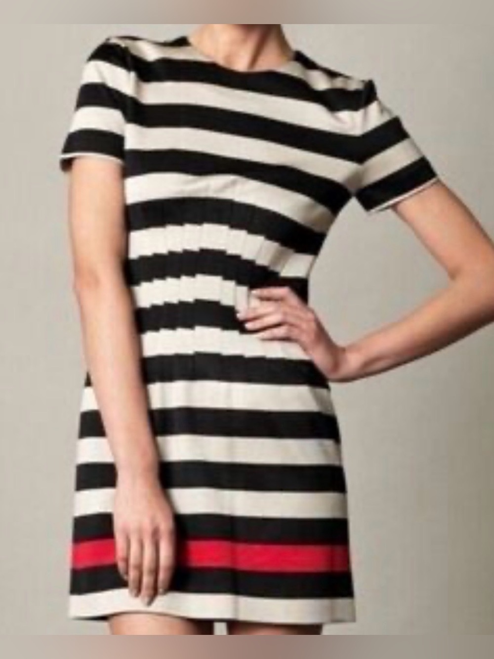 Women’s Diane Von Furstenberg Short Sleeve Dress - Size 4 dress - Short